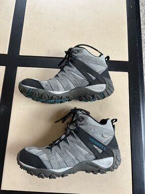 Merrell Women’s Accentor Mid Hiking Boots